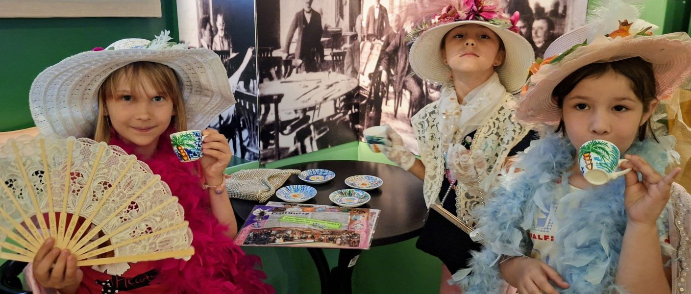 Családi tárlatvezetés a Lélegző fény kiállításban