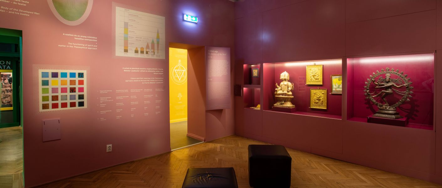  Kurátori tárlatvezetés a 'LÉLEGZŐ FÉNY' kiállításban