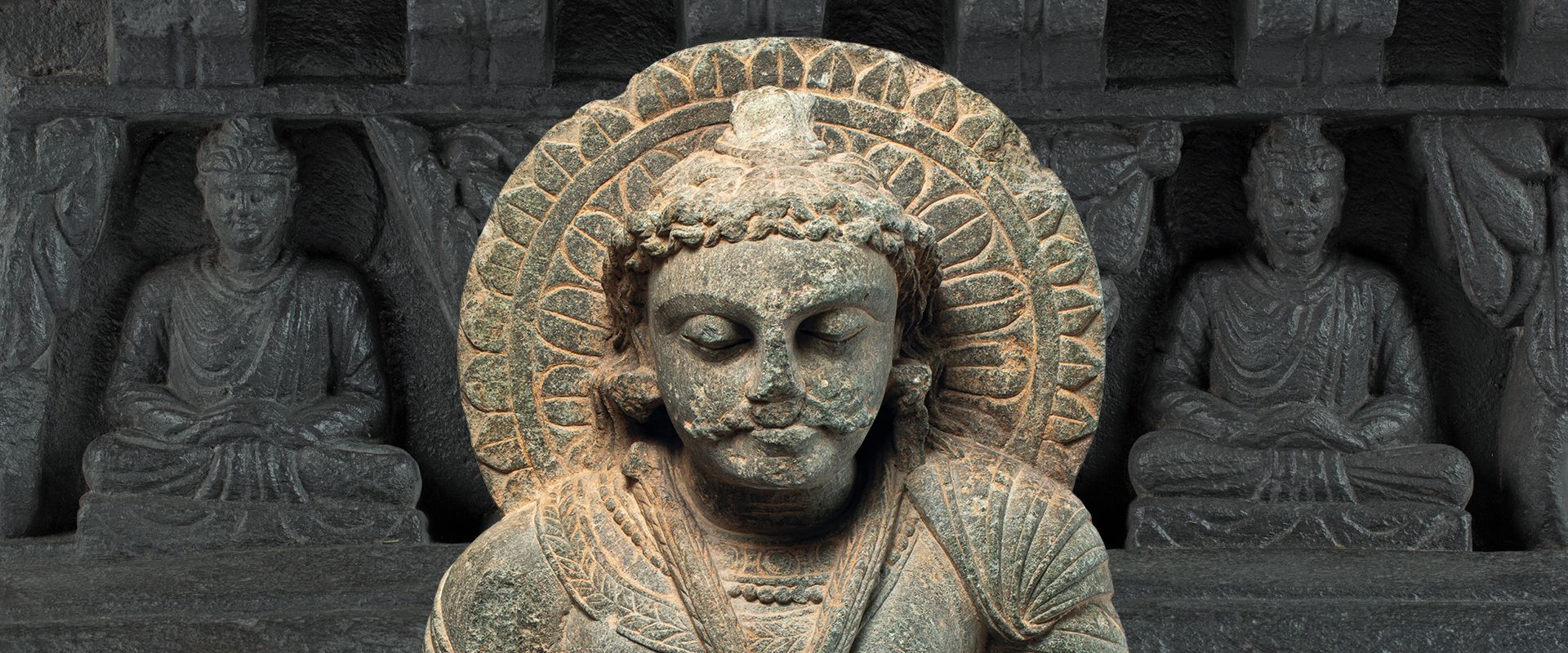 Következő kiállításunk:
Buddhák földje | GANDHÁRA. 
A Hopp Ferenc Múzeum indogörög szobrai