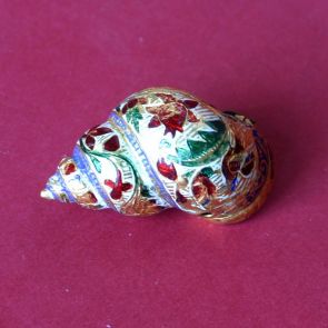 Container in a snail shell form
