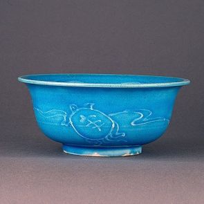 Bowl decorated with three turtles
