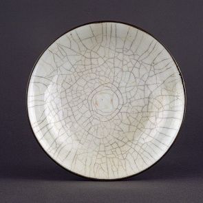Bowl with crackle glaze
