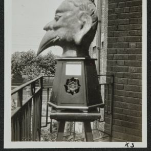 Lej-kung, a Mennydörgés Istene. Feje profilból a Heude Múzeumban