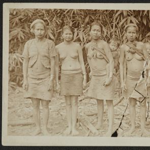 Ismeretlen: Hölgyek a bambuszliget szélén