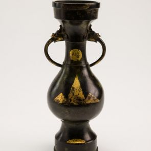 Vase with a mountain pattern on the side