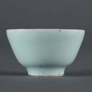 Cup covered with celadon glaze