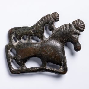 Decorative garment plaque in the shape of two horses with crests on their heads