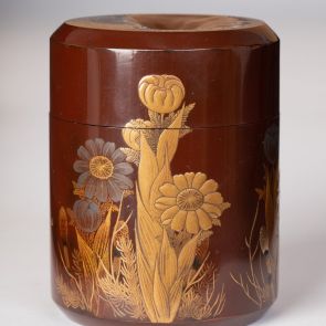 Teapowder container (chaire) with chrysanthemum motif