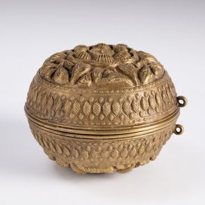 Large slaked lime container for betel chewing