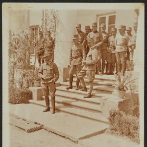 Lajos Schöne's bequest: Photographs from World War I. Officers waiting in the sunshine