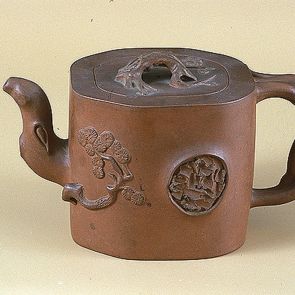 Teapot in the shape of a tree trunk, decorated with pine tree, bamboo and plum motifs