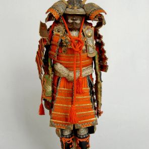 Lidded chest with Samurai armour for hatsu-zekku (boys’ day)