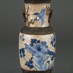 Váza, bronzot imitáló díszítősávokkal