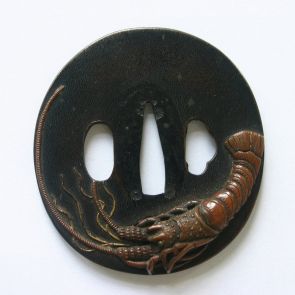 Tsuba (kardmarkolat-védő), languszta és apró kagylók alakjával díszítve