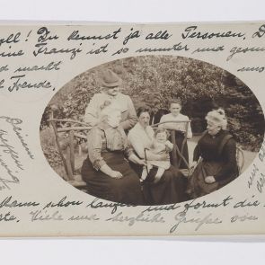 Postcard of Ferenc Hopp's nephew Ludwig and his family: the picture shows the family