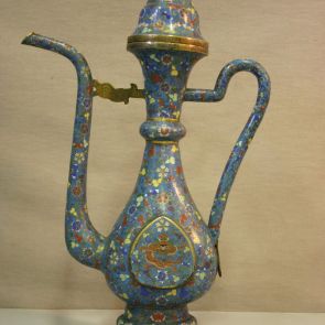 Lidded jug decorated with dragons
