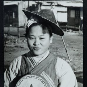 Koreai lány portréja