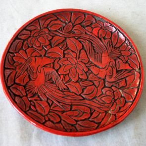 Plate with two flying birds