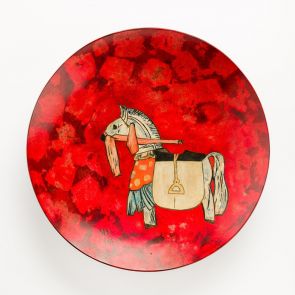 Round dish with horse figure