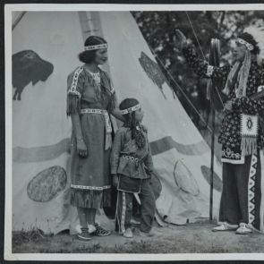 Arrival and departure of the head of an Indian family