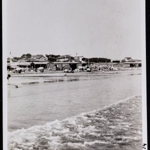 Tame waves and calm waters in the bay