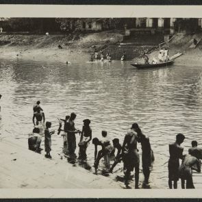 Rituális fürdőzés Benaresben (Varanasi)