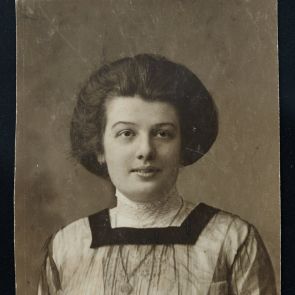 Szinell Aranka portréja