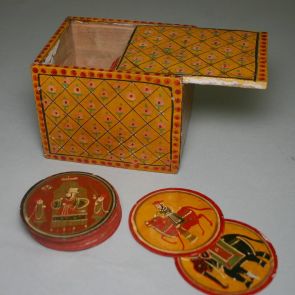 Box with round cards