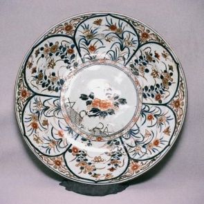 Dish with flowers in a vase motif