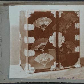 Hayashi Kohei: Ékszerszekrényke aranylakk legyezőmintákkal