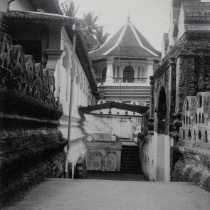 A szent fog templomának bejárata