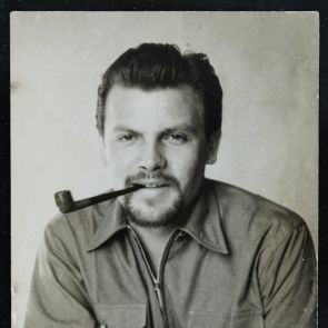 Életkép: Klein István pipával