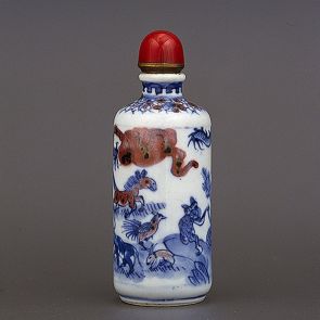 Snuff bottle decorated with the signs of the zodiac