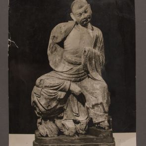 Photograph of a Lohan statue from the Song Period