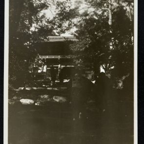 Zarándokok a fák árnyékában, Dzsingodzsi-kolostor, Kiotó