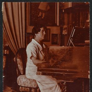 Marie-Antoinette at the piano