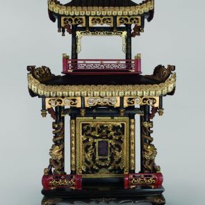 Házi oltár császári kiváltságlevél (kínai: gao ming) elhelyezésére
