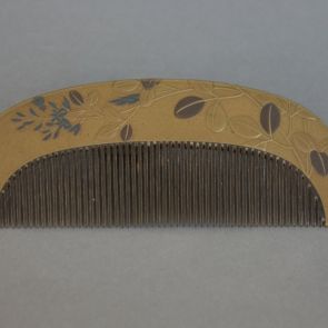 Ornamental comb (sashi-gushi) with design of bush clover (hagi)