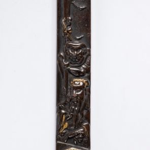 Kozuka knife handle decorated with the depiction of a sage and a warrior
