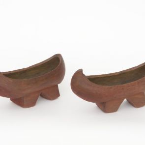 Wooden shoes with curved tips and high soles (namaksin)