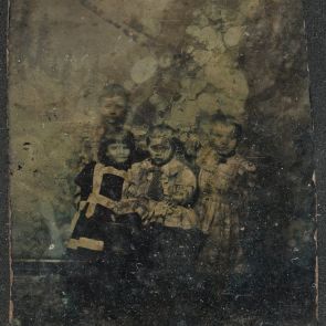 Lajos Schöne's bequest: Portraits of four unknown children