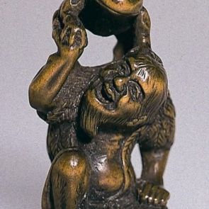 Netsuke: Seated Gama sennin with his toad mounting his back