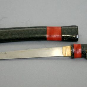 Ceremonial dagger, design of imitated rope-moulding in red lacquer