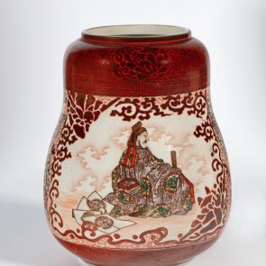 Szamurájok és előkelők alakjával díszített váza