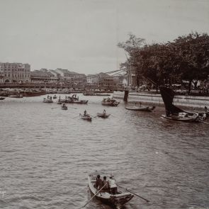 Singapore: The Cavenagh Bridge