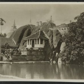 Isurumuniya Viharaya, Buddhist temples in Anuradhapura