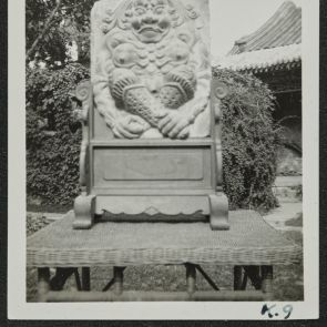 A múzeum számára megvásárolt Ülő démon, Peking