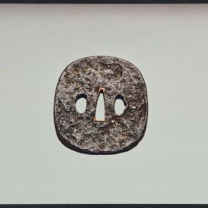 A 90.6 ltsz. markolatvédő (tsuba), A oldal