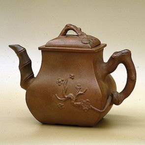 Teapot with the three friends of winter