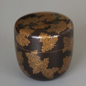 Teapowder container (chaire) with leaf motifs